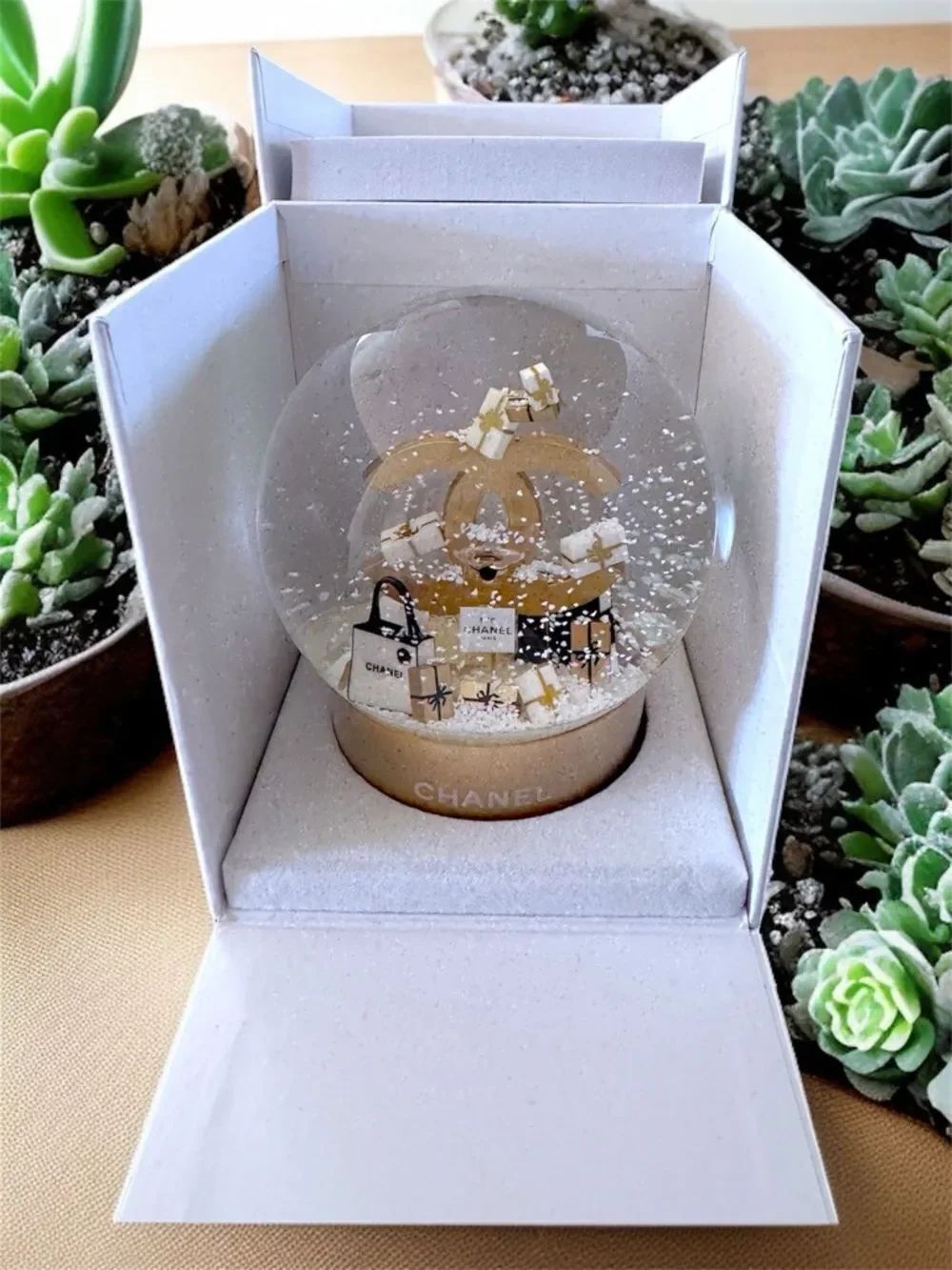 SNOW GLOBE GOLD LIMITED EDITION